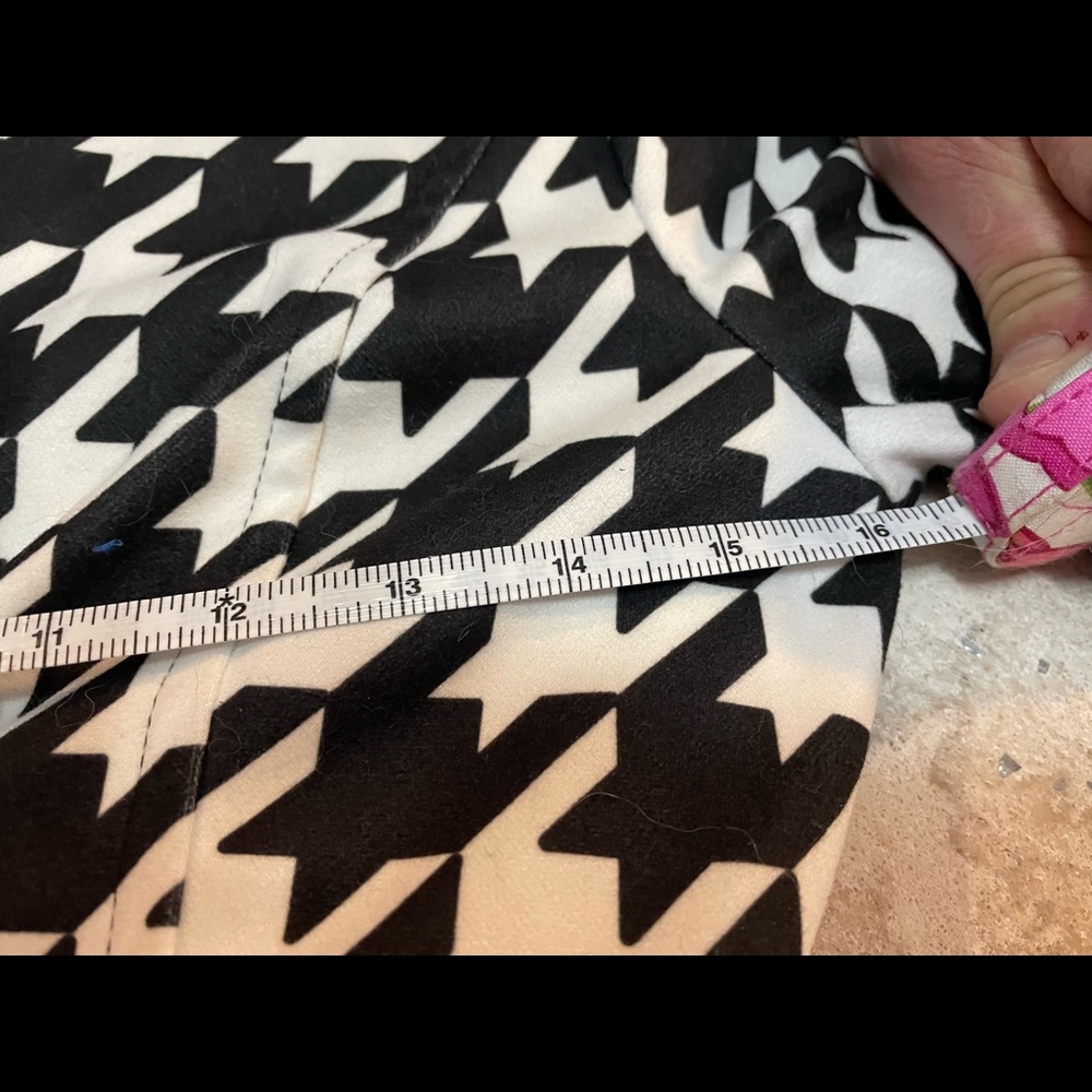Women’s Houndstooth coat, size small - Picture 8 of 8
